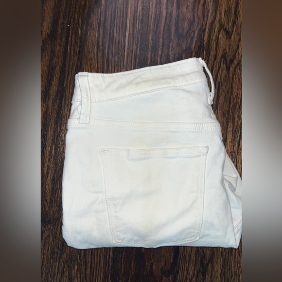 Universal threads white high rise skinny jeans rip at knee - Picture 3 of 3
